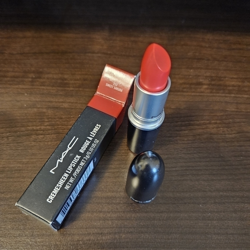 MAC CREMESHEEN LIPSTICK in Sweet Sakura (NIB) - Picture 1 of 5